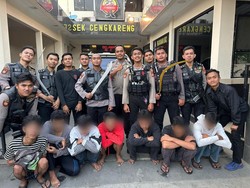 7 Remaja di Jakbar Ditangkap Saat Hendak Tawuran, Celurit-Pedang Disita
