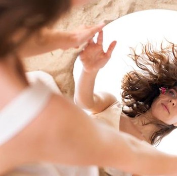 5 Cara Berhenti Membandingkan Diri Sendiri dari Medsos agar Hidup Jauh Lebih Tenang dan Bahagia