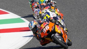 Hasil Moto3 Italia: Menyalip Jelang Finis, Holgado Jadi Pemenang