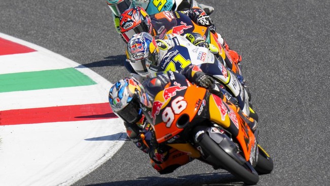 Pembalap Tech 3 Daniel Holgado jadi pemenang Moto3 Italia 2023 di Sirkuit Mugelo, Minggu (11/6) usai menyalip jelang garis finis.
