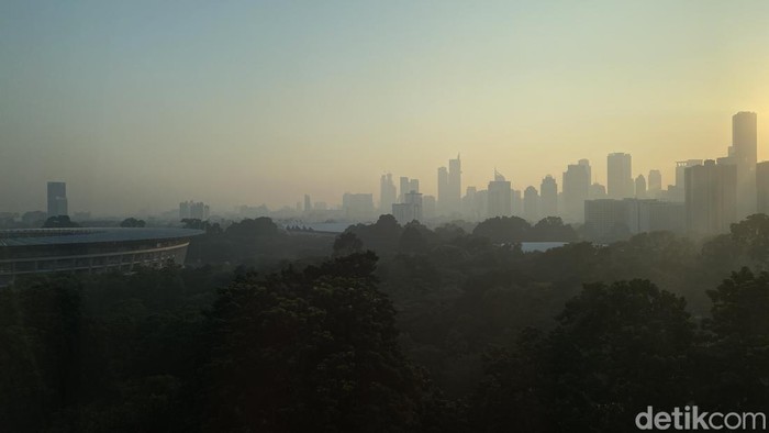 Netizen Geram! Pj Gubernur DKI soal Kualitas Udara Jakarta yang Memburuk: Saya Tiup Saja