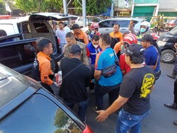 Avanza Tabrak Tiang JPO Wonokromo Surabaya, 1 Penumpang Tewas