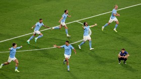 FOTO: Man City yang Bahagia, Inter yang Terluka