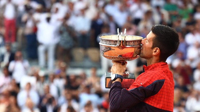 Novak Djokovic resmi memegang rekor gelar grand slam terbanyak di kategori putra dengan jumlah 23 gelar usai juara French Open.