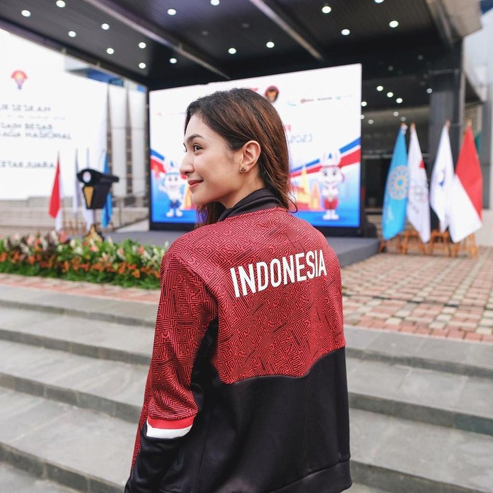<p>Mikha sendiri terlihat sangat menikmati peran dan kontribusinya dalam Kemenpora. Ia juga sering membagikan potret kegiataannya ketiga bertugas pada laman Instagra. (Foto: Instagram: @miktambayong)</p>