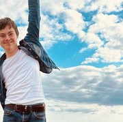 Cetak Sejarah, Pria Ini Terpilih Jadi Bintang Down Syndrome Pertama Disney! Ini Kisahnya