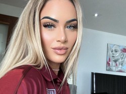 Dijuluki Pesepakbola Terseksi, Wanita Ini Dibayar Rp 4,6 M Sekali Posting