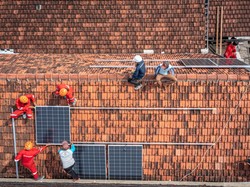 Apakah Panel Surya Bisa Dipasang Sendiri di Rumah?