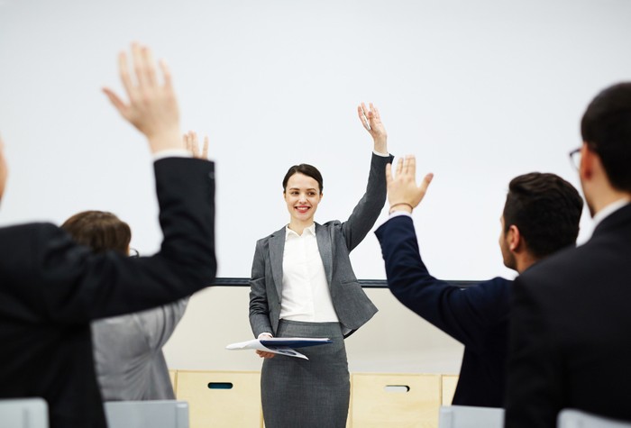 Cara jitu lancarkan public speaking// Foto: Freepik/ pressfoto