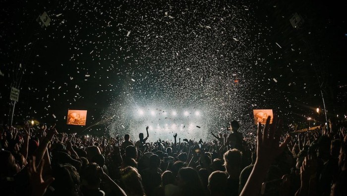 Etika Menonton Konser / Foto : unsplash.com/antoinej
