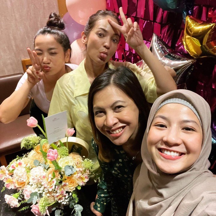 <p>Beberapa waktu yang lalu, Nathasa Rizky bagikan momen farewell party nih, Bunda. Acara ini berlangsung sebelum melepas Enzy Storia. (Foto: Instagram @natasharizkynew)</p>