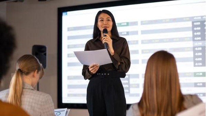 Gaya Public Speaking berdasarkan kacamata psikologi komunikasi. foto freepik.com: freepik