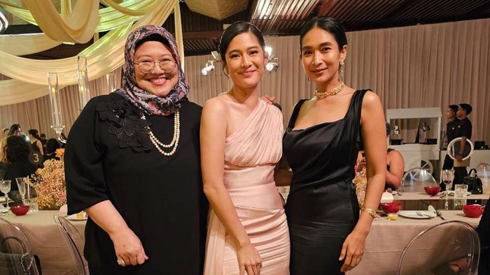 Happy Salma di pernikahan Adinia dan Michael