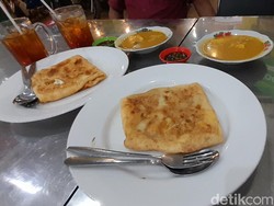 Nikmatnya Martabak HAR, Kuliner dengan Kuah Kari dan Irisan Cabai Hijau