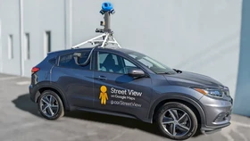 VIral Mobil Google Maps Nyasar ke Kebun Tebu di Malang