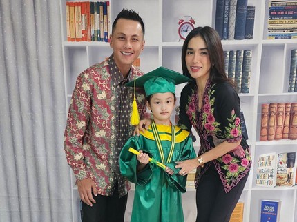 5 Potret Wisuda TK dan SD Anak Artis, Cantik dan Gagah di Acara Kelulusan