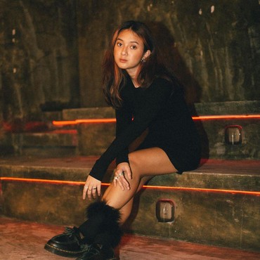 Jadi Special Guest di Konser Coldplay, Ini Profil Rahmania Astrini