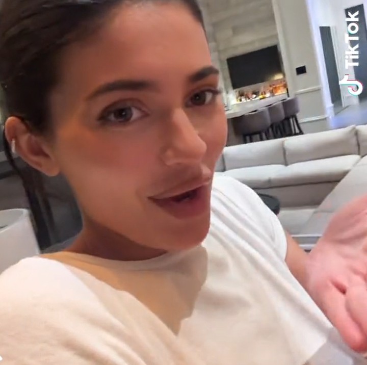 <p>Siapa tak kenal Kylie Jenner? Anak dari keluarga selebriti Hollywood itu dikenal sebagai salah satu pengusaha sukses. Di usia muda, Kylie juga sudah memiliki rumah mewah. (Foto: TikTok @kyliejenner)</p>