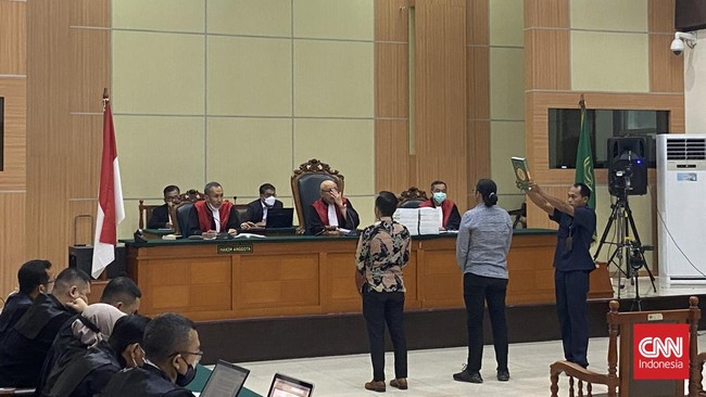 Menurut eks produser, tak ada maksud apapun nama Luhut dicantumkan di judul video podcast. Namun, ia mengakui Luhut sosok yang populer.