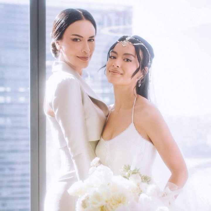 <p>Eva yang kini berusia 30 tahun sudah menikah dengan pria pilihannya, Demas Narawangsa, pada 2022 lalu. Meski sudah menikah, Sophia dan Eva masih sering pergi dan menghabiskan waktu bersama, lho, Bunda. (Foto: Instagram@sophia_latjuba88)</p>