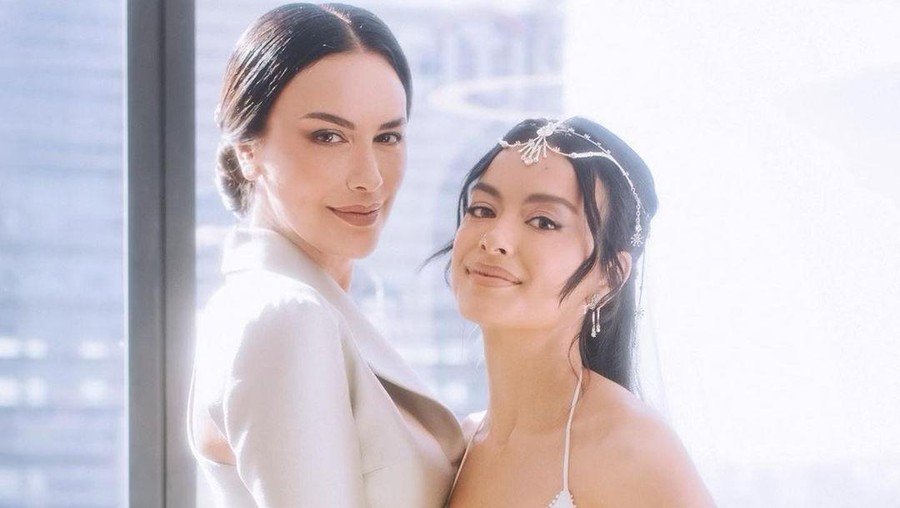 Sophia Latjuba dan Eva Celia