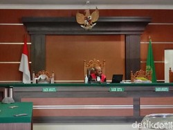 Sidang Dakwaan Dirut TSI Joko di Kasus Korupsi PT Air Manado Ditunda