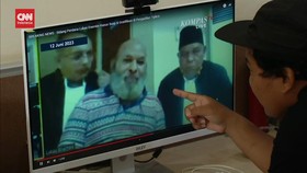 VIDEO: Pengacara Tak Tahu Alasan Lukas Enembe Sidang Scara Online