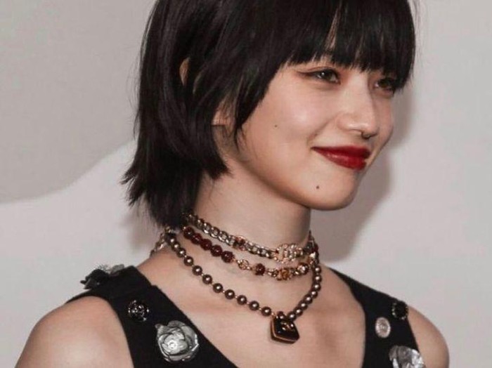 15 November 2021 lalu, Nana sempat membuat heboh dengan kabar pernikahannya dengan aktor Masaki Suda setelah 2 tahun pacaran. Keduanya dikabarkan mulai jatuh cinta setelah terlibat dalam 3 judul film yang sama./ foto: instagram.com/konichan7