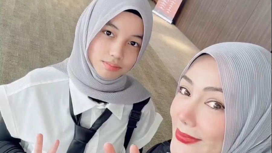 Aleesya dan Erra Fazira Aleesya dan Erra Fazira