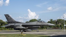 Pilot F-16 TNI AU dan AS Latihan Tempur Satu Lawan Satu di Riau