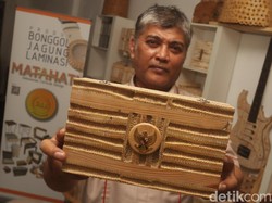 Tangan Lihai Andry Masri Sulap Bonggol Jagung Jadi Karya Bernilai Jutaan