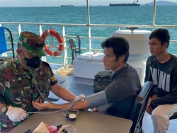 Bakamla Jemput 2 Nelayan Indonesia Terdampar di Malaysia