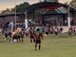 Pertandingan Sepakbola Tarkam di Barru Ricuh, Pemain Adu Pukul di Lapangan