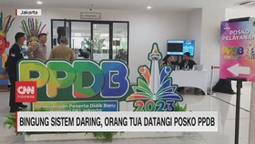 VIDEO: Bingung Sistem Daring, Orang Tua Datangi Posko PPDB
