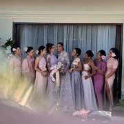 Intip Gaya Bridesmaid di Pernikahan Adinia Wirasti yang Elegan Serba Pink, Ada Bridesman Juga!