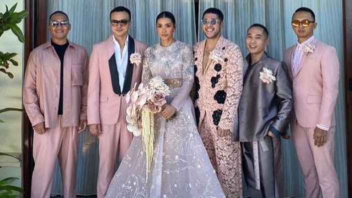 Groomsmen di Pernikahan Adinia Wirasti