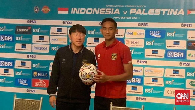 Gestur akrab Shin Tae Yong dan pemain Timnas Indonesia U-23 kembali tampak di muka umum dan mengundang senyum, kali ini melibatkan Rizky Ridho.