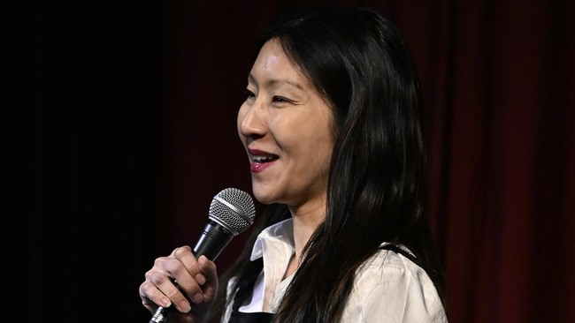 Polisi Malaysia telah meminta bantuan interpol untuk memburu komedian Jocelyn Chia yang membuat lelucon soal MH370.
