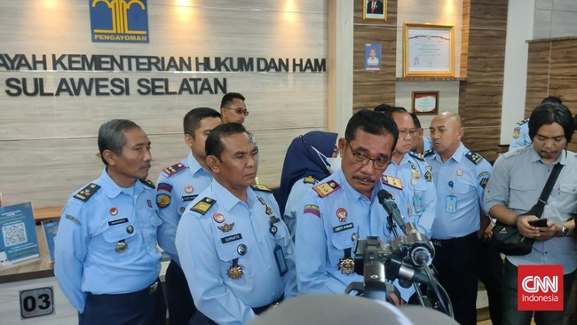 Kakanwil Kemenkumham Sulsel, Liberti Sitinjak menyebut SAN merupakan terpidana kasus penyalahgunaan narkoba dengan hukuman 16 tahun penjara.