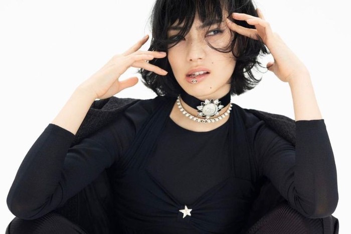 Nana memulai kariernya pada tahun 2012, sebagai model MV dari grup band rock perempuan, Chatmonchy, berjudul Convenience Honeymoon./ foto: instagram.com/konichan7