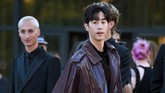 FOTO Pesona Jeonghan SEVENTEEN hingga Kento Yamazaki di Berlin