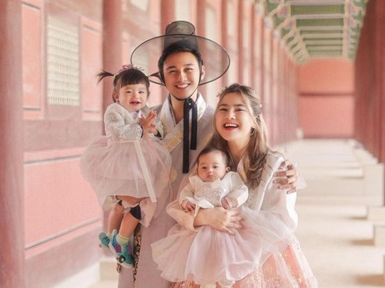 7 Potret Liburan Felicya Angelista Bareng Anak & Suami, Disebut Bak Keluarga Kerajaan
