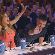 Selain Putri Ariani, Ini 8 Peserta yang Pernah Dapat Golden Buzzer dari Simon Cowell