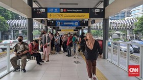 Penumpang KRL dan Transjakarta Tak Lagi Wajib Pakai Masker