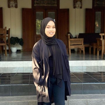 Kabar Dapat Rp7 Triliun, 7 Potret Rumah Putri Ariani Serba Kayu di Kampung