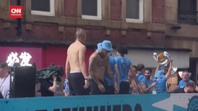 VIDEO: Erling Haaland dkk Diarak Keliling Kota Manchester
