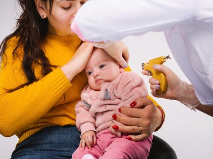 Waktu yang Tepat Menindik Telinga Bayi dan Cara Merawat agar Tak Infeksi