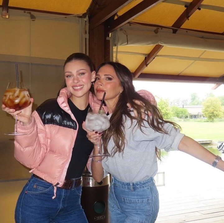 <p>Hubungan Victoria Beckham dan menantunya Nicola Peltz, istri dari putranya yang bernama Brooklyn Beckham, sempat diisukan tak akur, Bunda. (Foto: Instagram @victoriabeckham)<br /><br /><br /></p>