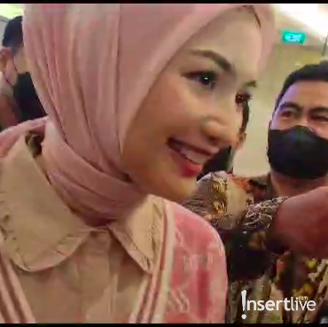 Citra Kirana Senyum Lebar Usai Tahu Rezky Aditya Jadi Ayah Sah Anak Wenny Ariani