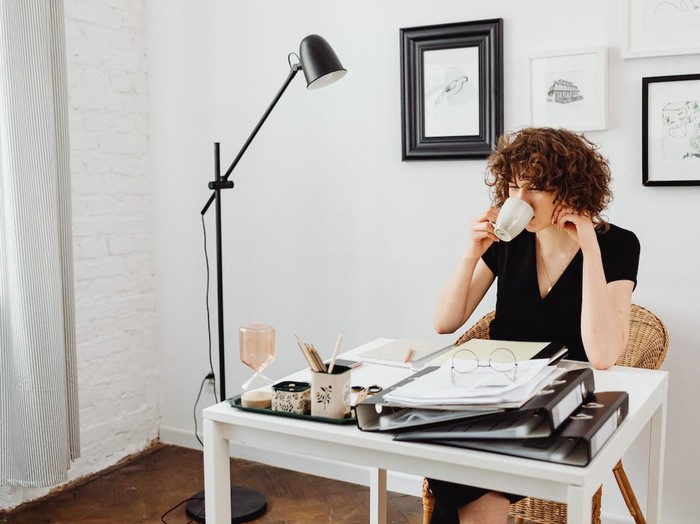 Leo bisa memanfaatkan pekerjaannya sebagai pelarian saat dirinya sedang dilanda putus cinta/Foto: pexels.com/karolina-grabowska